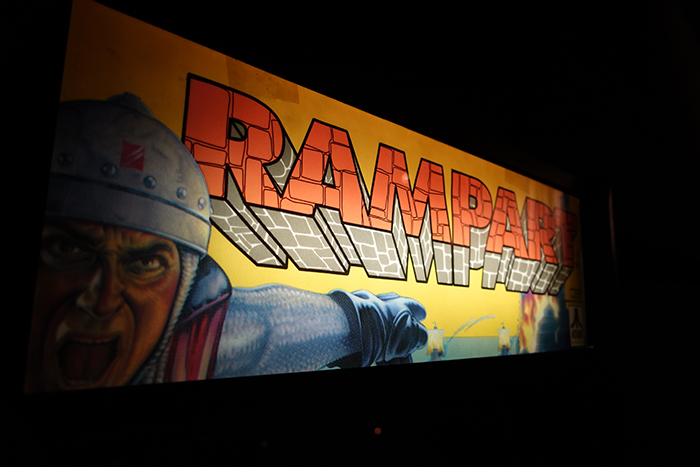 『ランパート』はアタリゲームズおよびテンゲンが1990年に北米でリリースしたアーケードゲーム。