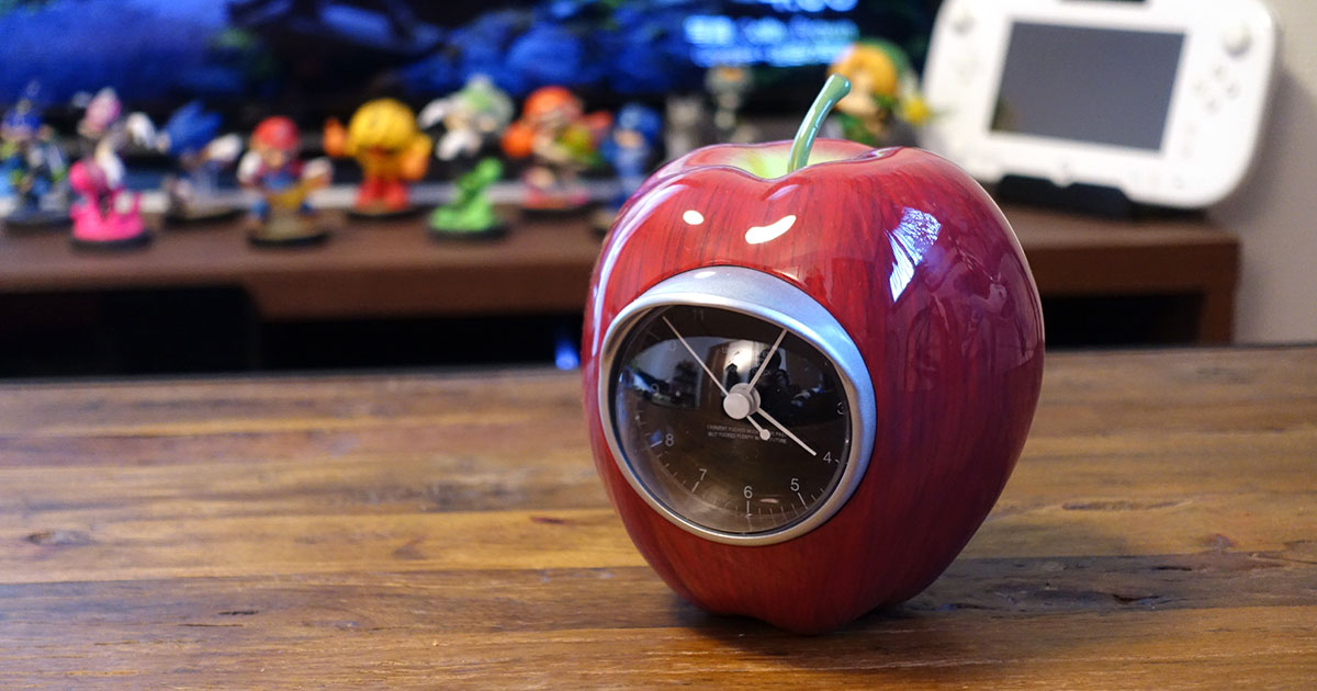 リンゴ型の置き時計「GILAPPLE CLOCK」を買いました。デザインが最高に